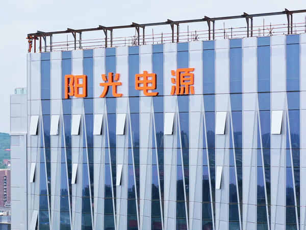 合肥市陽光電源103米超高層幕墻發(fā)光字工程