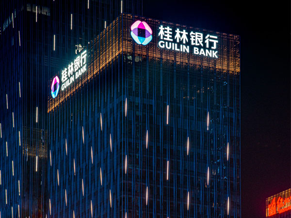 高空發(fā)光字