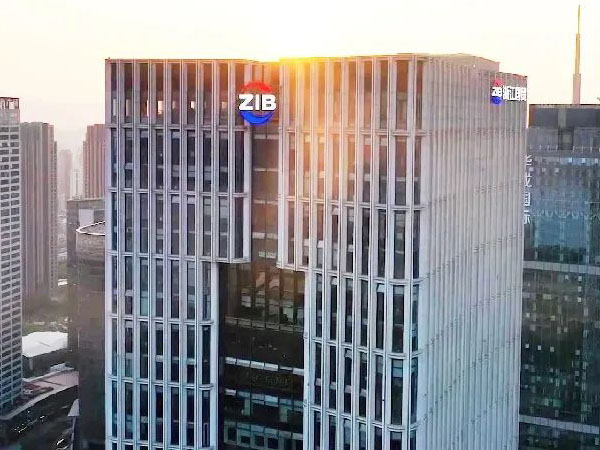 格蘭云天灑店發(fā)光字完工
